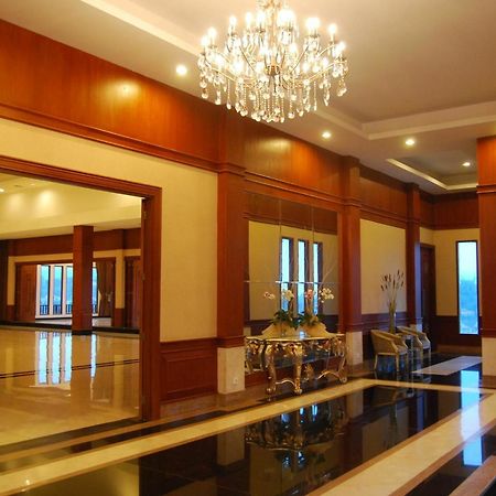 Kyriad Bukit Gumati Bogor Hotel Екстериор снимка